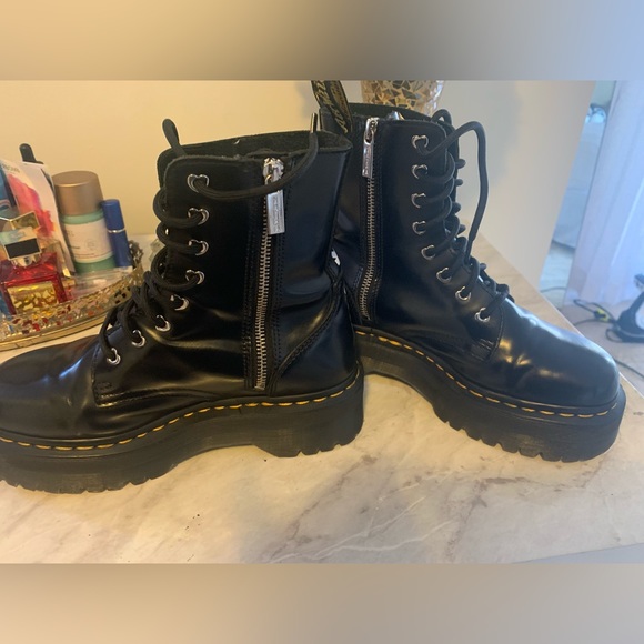 Dr Martens Hello Kitty size 7 - Picture 10 of 11